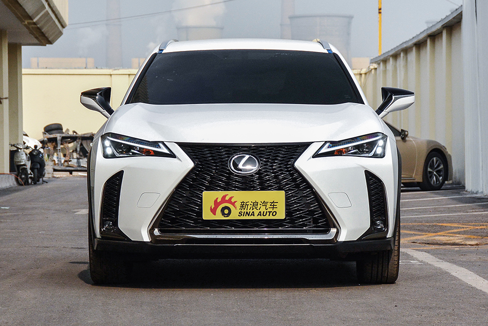 抢先实拍雷克萨斯全新UX 汽车中的“爱马仕”