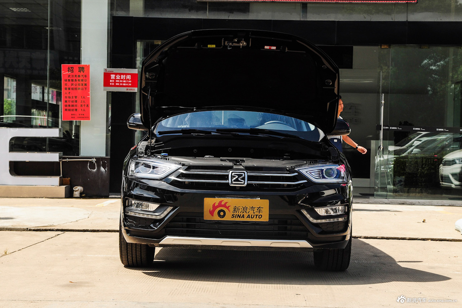 2016款众泰SR7 1.5T自动魔方之心版