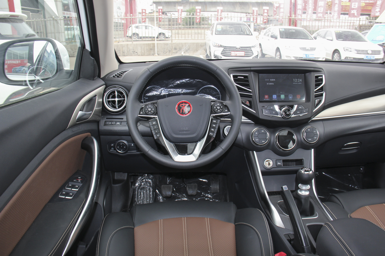 2018款比亚迪宋1.5TID手动智联尊享型