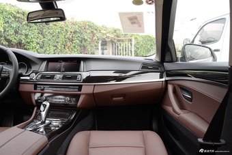 2017款宝马5系2.0T自动528Li 领先型