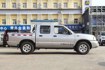 2011款D22皮卡 2.4L手动汽油两驱标准型