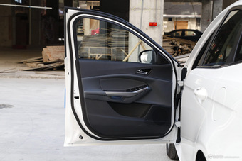 2015款福睿斯1.5L自动时尚型