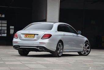 2016款奔驰E级E300L 豪华型