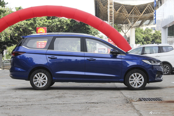 2018款宝骏360 1.5L自动精英型