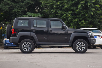 2016款北京BJ40L 2.3T自动四驱尊享版