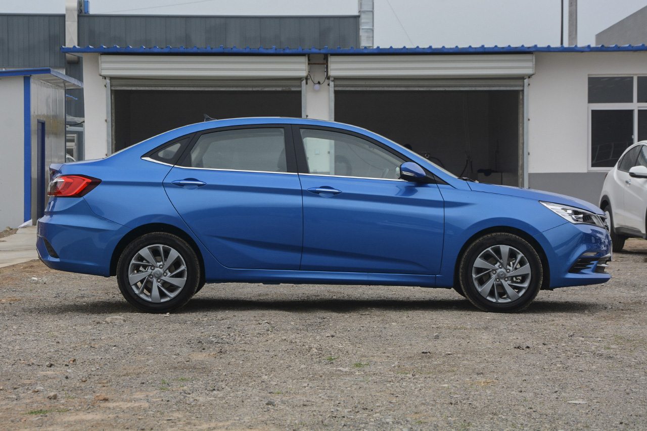  2018款逸动DT 1.6L手动智享型