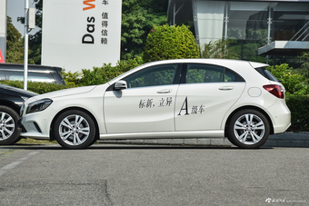 2017款奔驰A级 A200 1.6T自动动感型