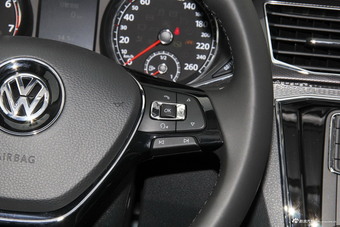 2017款帕萨特1.8T自动御尊版330TSI DSG