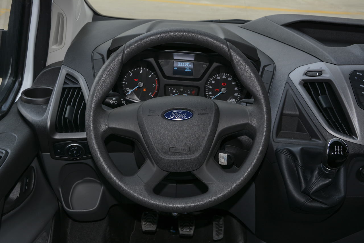 2017款新全顺 2.0T自动汽油多功能商用车短轴低顶