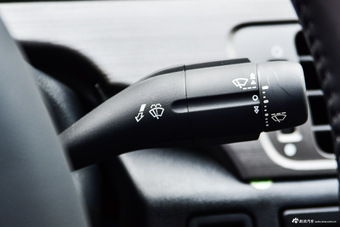 2016款荣威e550 1.5L自动旗舰版