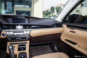 2015款雷克萨斯ES 2.5L自动300h舒适型