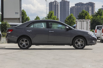 2014款众泰Z300 1.5L手动豪华型