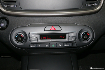 2018款索兰托L 2.0T自动四驱柴油都市版7座