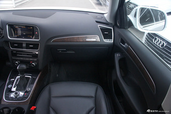 2017款奥迪Q5 2.0T自动40TFSI舒适型 