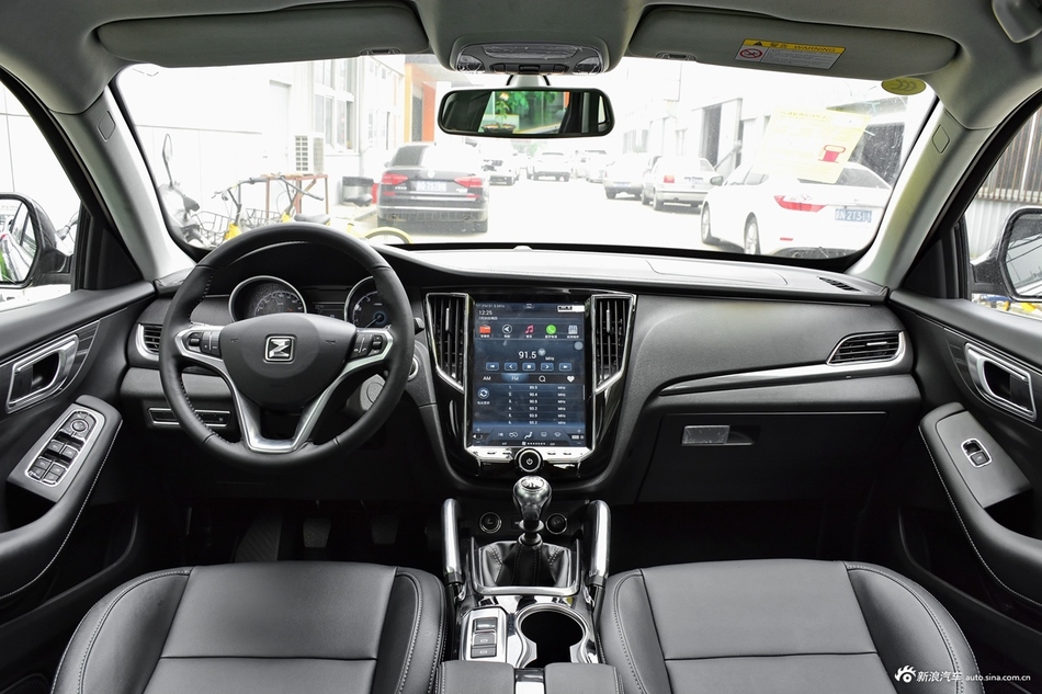 2017款众泰SR7 1.5T自动魔方之路版