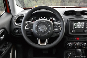 2017款自由侠2.0L自动四驱越能版