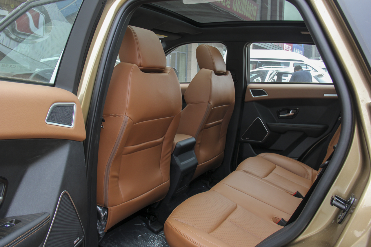 2018款陆风X7劲越 1.5T自动全景尊贵型