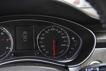 2016款众泰Z700 1.8T自动DCT典雅型