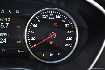 2017款宝骏560 1.5T DCT旗舰型7座