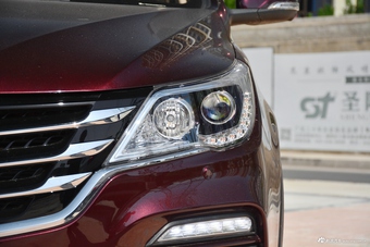 2017款宝骏560 1.5T DCT旗舰型7座