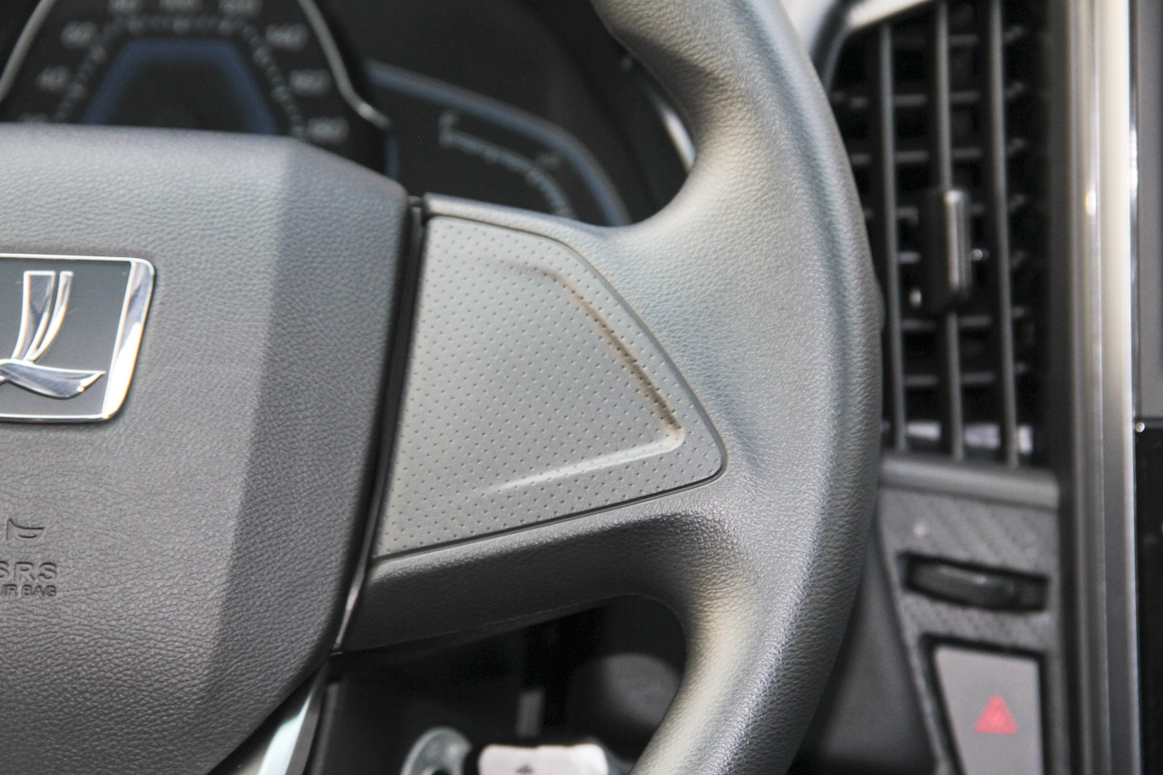 2016款锐3 1.6L手动尊享型天窗版