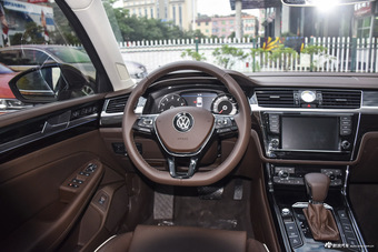 2016款辉昂2.0T两驱御尊豪华版380TSI