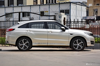 2017款本田UR-V 2.0L 370TURBO自动四驱尊耀版