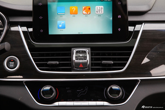 2017款宝骏560 1.5T DCT尊享型