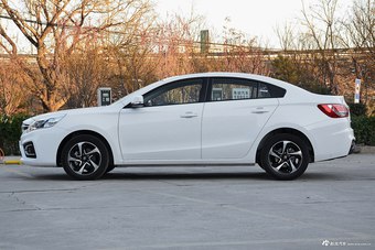 2017款海马福美来 1.6L 手动豪华型（白）