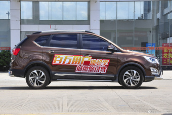 2016款 宝骏560 1.8L手动豪华型 大地棕