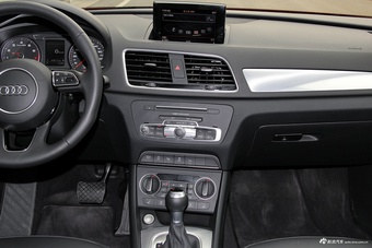 2017款奥迪Q3 2.0T自动35 TFSI风尚型