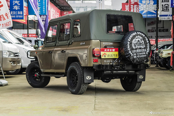 2016款BJ 212 2.0L手动三角门四驱豪华型 国V