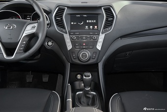 2017款全新胜达2.4L手动两驱智能型5座