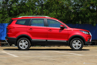 2016款北汽幻速S3L 1.5L手动尊贵型