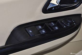 2015款五菱宏光S1 1.5L手动舒适型 白