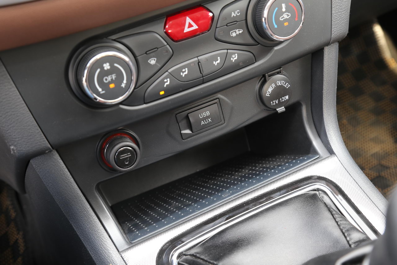 2016款领主 2.5T手动两驱超豪华型