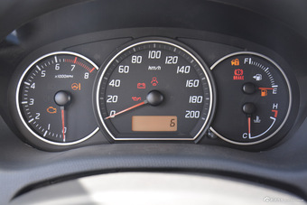 2013款雨燕1.5L手动20周年限量版