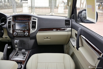 2016款帕杰罗V97 3.8L V6 GLS中东版