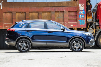 2016款猎豹CS10 2.0T自动豪华型 威尼斯蓝