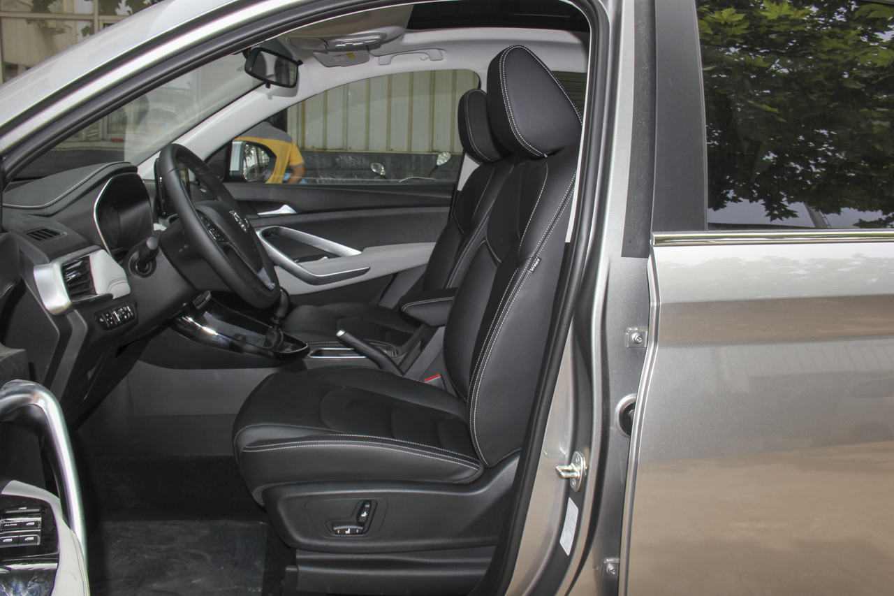 2018款宝骏530 1.5T手动尊贵型