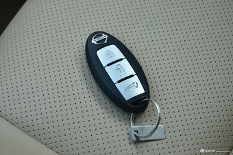 2014款奇骏2.5L自动XV NAVI四驱至尊版