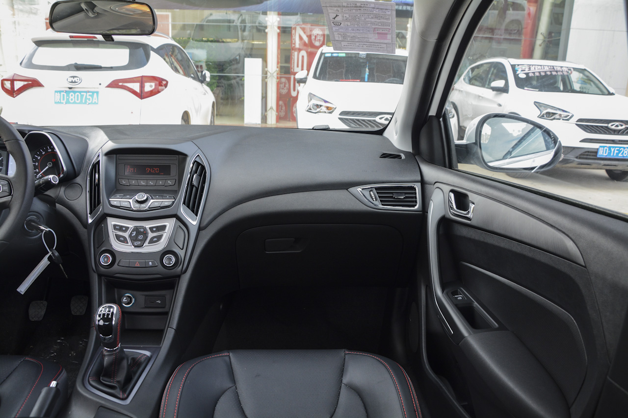 2017款艾瑞泽5 1.5L手动领潮版