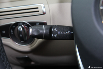 2017款改款奔驰C级C200L 2.0T自动运动版