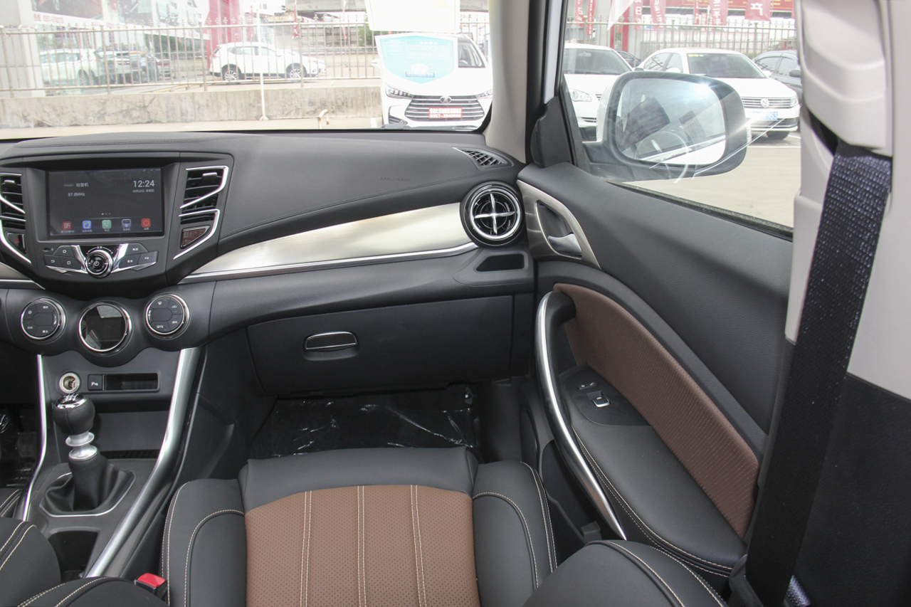 2018款比亚迪宋1.5TID手动智联尊享型