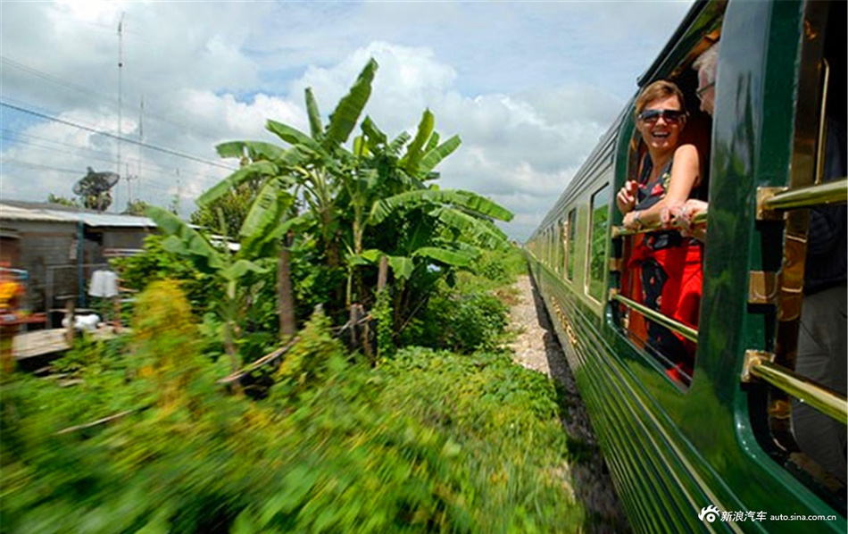世界上最美的十条铁路 让旅途成为一道风景线