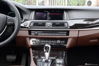 2017款宝马5系2.0T自动528Li 领先型