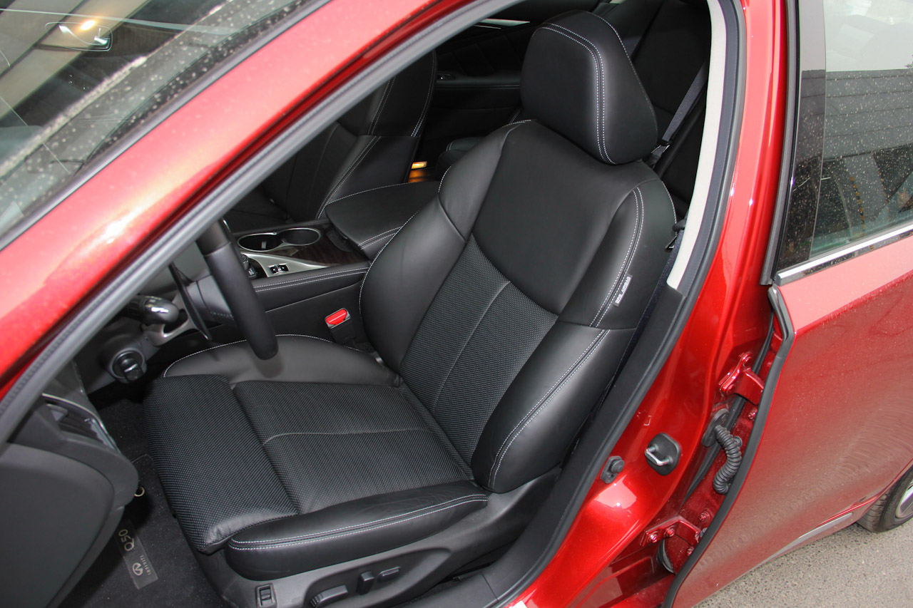 2016款英菲尼迪Q50L 2.0T自动豪华运动版