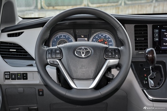 2017款塞纳3.5L自动XLE墨版