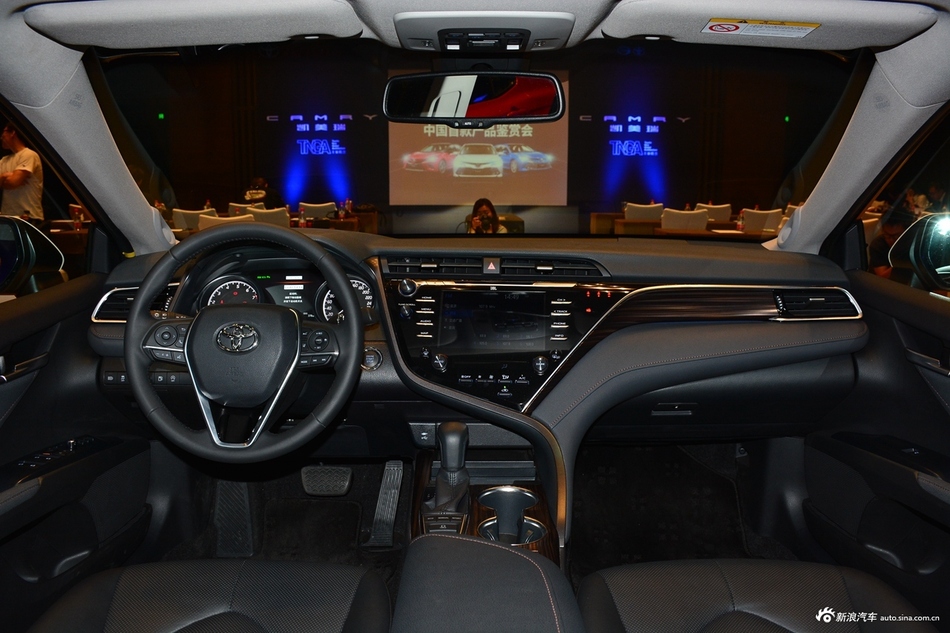 2018款凯美瑞2.5L 基本型