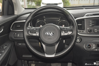 2016款索兰托L 2.2T自动柴油4WD定制版5座国IV